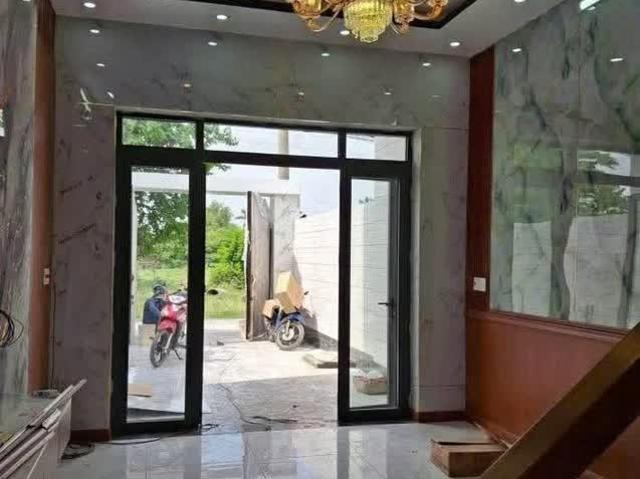 Nhà Đẹp Hiếm Có! Nhà Phố Long Trạch 112.6m² Tặng Nội Thất Cao Cấp, Giá Tốt Chỉ 2.55 Tỷ!