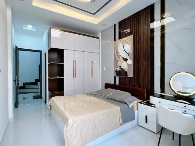 Nhà đẹp Hoàng Diệu Q4 DT sử dụng 88m2 đúc 4 tấm có 4 tỷ hơn