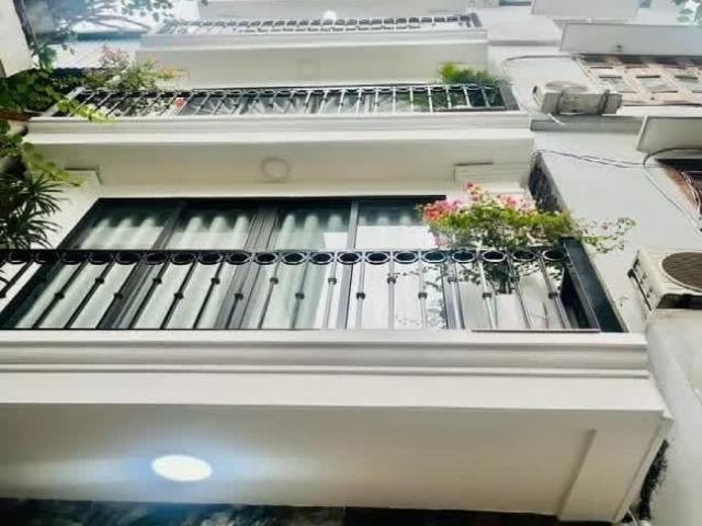 NHÀ ĐẸP Lĩnh Nam Chợ Đêm 43m 5T. Mặt ngõ Thông, Kinh Doanh. Ô tô Chỉ 5.5 tỷ