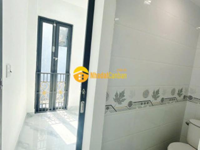Nhà đẹp ở liền 2.38 bến phú lâm q6 2pn shr hướng nam