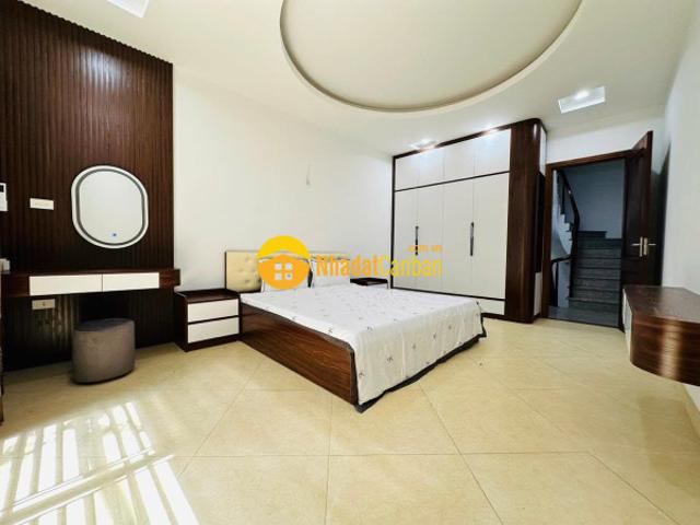 Nhà đẹp long lanh trần khát chân, giá 12.5 tỷ, 42mx5t, thang máy
