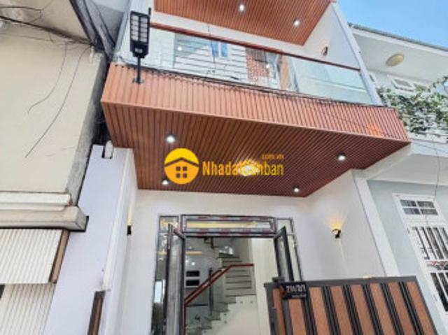Nhà đẹp mới toanh tìm chủ mới gần kqh yersin