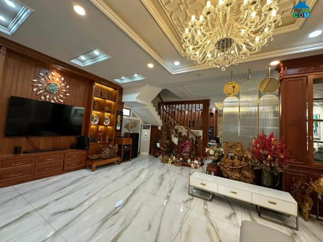 Nhà Đẹp Mới Xây Ở Ngay 4 Tầng Không Lộ Giới Giá 16 Tỷ