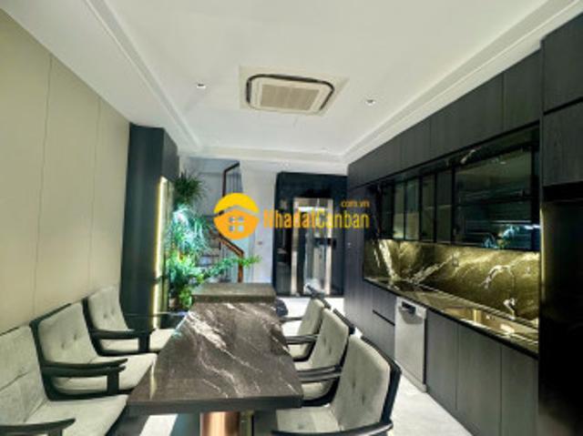 Nhà đẹp nội thất cao cấp thiết kế tinh tế ngõ phố ngọc thuỵ dt 65m2. Giá 16.8 tỷ