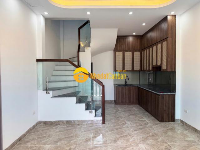 Nhà đẹp nội thất hiện đại cạnh đường ô tô cự khối long biên dt 30m2. Giá 5.8 tỷ