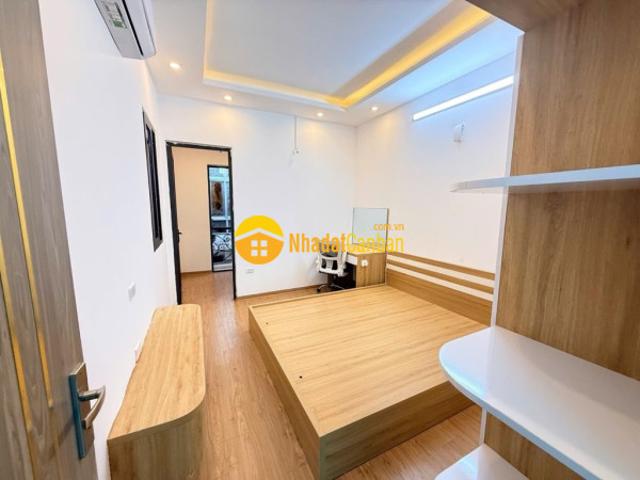 Nhà đẹp đống đa dt rộng 3 phòng ngủ full nội thất thông tứ tung 9.3 tỷ