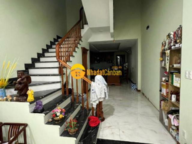 Nhà đẹp ở ngay cách phạm văn đồng 200m. Khu dân cư phân lô đồng bộ toàn gần 100m2 xe hơi vào nhà