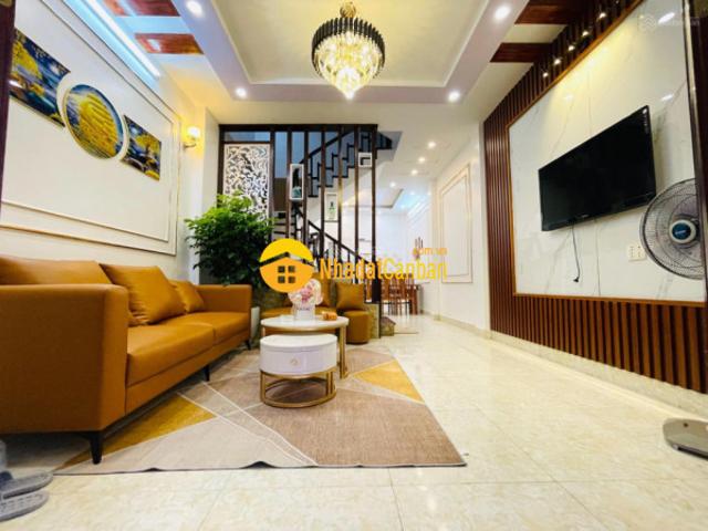 Nhà đẹp ở ngay hoàng hoa thám vĩnh phúc ba đình 40m2 xây 5 tầng mt 4m nhỉnh 4 tỷ
