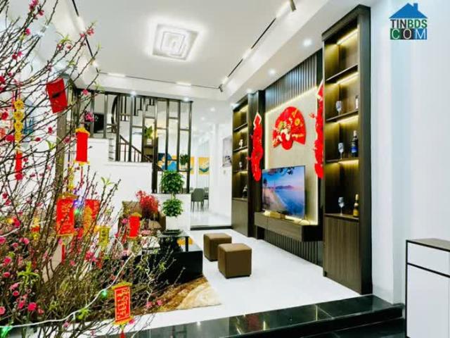 Nhà đẹp ở ngay xuân thủy 44m2 x 4tầng mt 4,4m mặt phố ô tô sổ a4 ba thoáng lô góc hơn