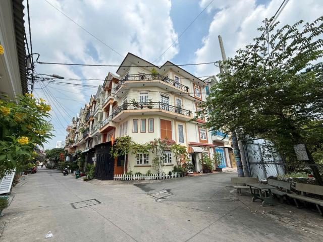 Nhà đẹp ngang 5.3m lô góc 2 mặt tiền vip tân chánh hiệp chỉ 6.79T
