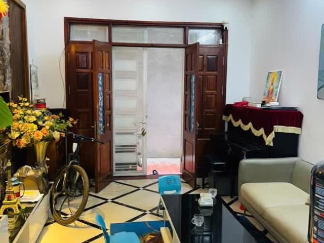 Nhà đẹp Nguyễn Trãi, ngõ nông, gàn ô tô, 4 tầng, chỉ 5,4 tỷ