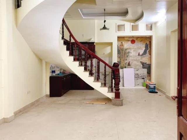 NHÀ ĐẸP NHƯ MỚI/Phố Trần Quốc Vượng/2thoáng/60m2 MT5m/4T/Nhỉnh 9đồng