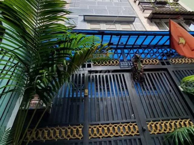 Nhà đẹp Đoàn Văn Bơ giá tốt 3 lầu, 25m2, sổ sẵn, Phường 10, Quận 4