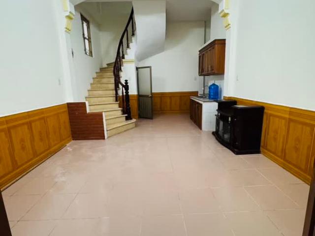 Nhà Đẹp Đón Tết Lô Góc Hoàng Quốc Việt 35M2 X 4 Tầng 7.2 Tỷ Ngõ Ba Gác