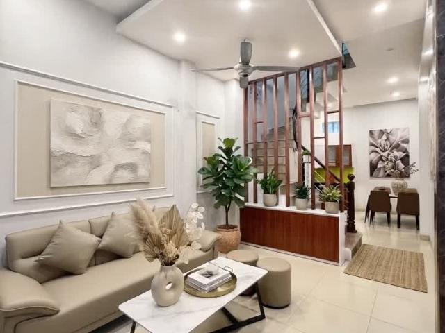 Nhà đẹp phố Kim Giang Trần Hòa, 35m2 x 4T full nội thất, lô góc, 30m ra ô tô. Giá 7,6 tỷ