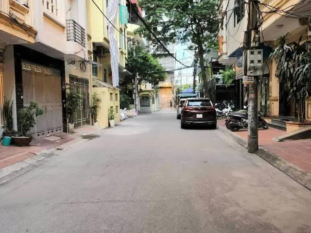Nhà đẹp phân lô, Trần Quốc Hoàn, Cầu Giấy, Oto tránh, 30m ra phố, Ở hoặc cho thuê, 50m2 chỉ 2x tỷ