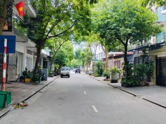 Nhà đẹp phân lô 100m2, MT 5.4m, gara ôtô, vỉa hè, Nguyễn Xiển, Thanh Xuân