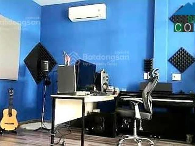 Nhà phố 92.5m2 giá 13.6 tỷ đang thu nhập mỗi tháng đường D1, Q7