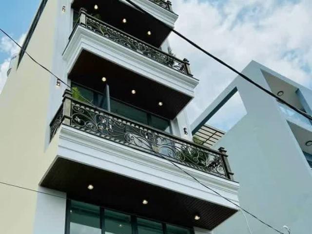 Nhà Phố giảm tam nát không mua, lúc sốt lại đua mua giá cao, giá ảo