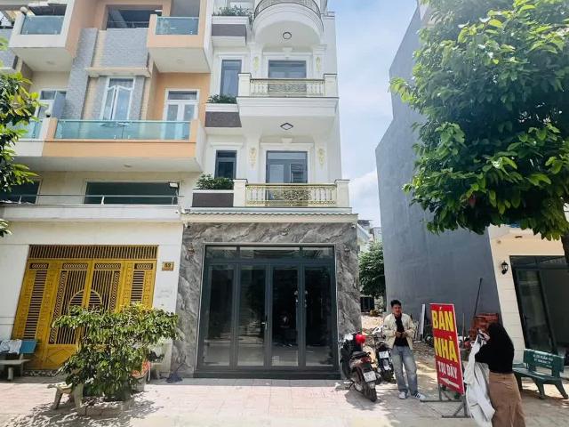 Nhà Phố Full Nội Thất – Hoàn Công – PHT6 Giáp QL1K – Chỉ 7,2 Tỷ TL
