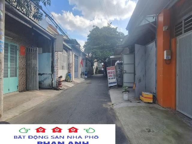 Nhà phố hẻm xe tải mà chỉ có hơn 30 tr/ m². Có phải gaiá đất nhà phố Quận 9 đang quay về 3 năm