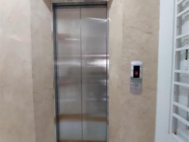 Nhà phố Hoàng Quốc Việt 5 tầng BTCT có cả thang máy full nội thất gỗ chỉ với 9 tỷ