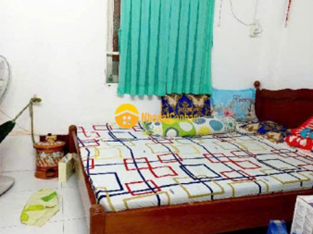 Nhà phạm hữu lầu sổ vuông như tờ giấy dt khủng