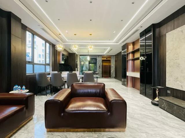 Nhà Phố Nguyễn Văn Cừ 80m2 6T, Gara 2 Ô Tô, Kinh Doanh, Dòng Tiền, Full Nội Thất 2X Tỷ