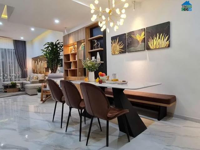 Nhà Phố Sang Trọng – DT 103m² – Giá Chỉ 2 Tỷ 5 – Tặng Full Nội Thất – KDC Cao Cấp – MT 8m