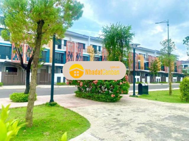 Nhà phố singapore đối diện vsip 2 tân uyên