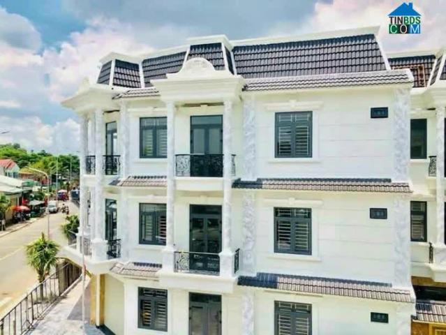 Nhà phố thương mại thành phố dĩ an