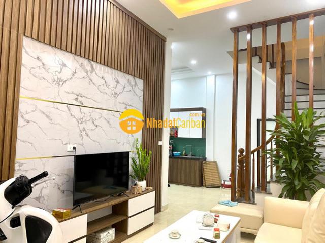 Nhà phân lô nguyễn chí thanh đống đa ô tô đỗ cửa vừa mới vừa đẹp 2 mặt thoáng vĩnh viễn sổ nở
