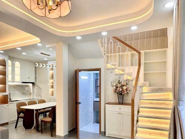 Nhà rộng 6m, cạnh Phú Mỹ Hưng, 3 tầng, 6.5 tỷ, hàng xóm thân thiện