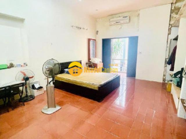 Nhà rộng 3 tầng sân nhà thoáng đãng thêm thùng là sơn lung linh 81m2 10.5 tỷ