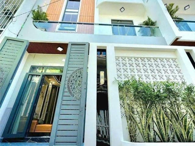 Nhà rộng hơn 6m, có phòng ngủ tầng trệt, cạnh Phú Mỹ Hưng, chỉ 6.3 tỷ