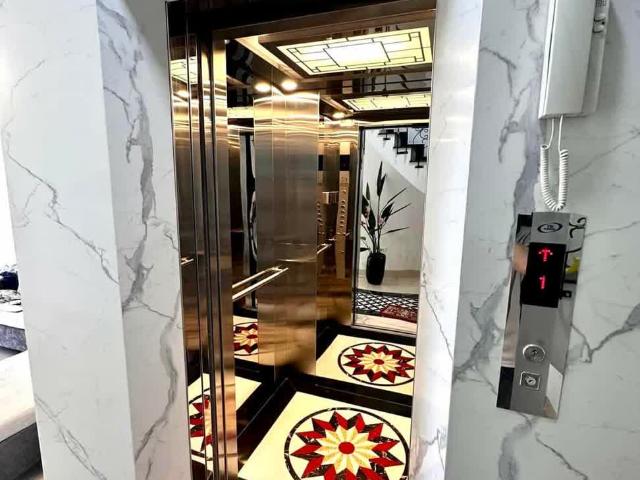 Nhà tôi cần cho thuê nhà mới, lô góc, 99m2_ 5T  vỉa hè, Đội Cấn 35 Tr