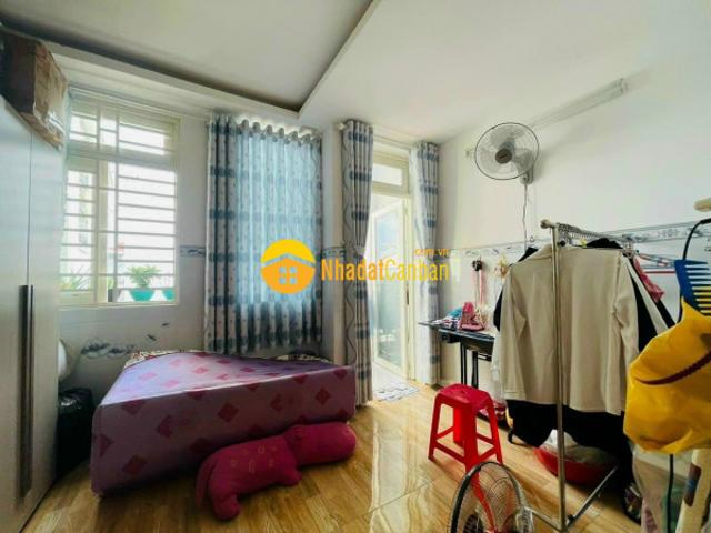 Nhà tân phú 4x9.5m, giá 3.7 tỷ còn bớt, 2 lầu, đô đốc long