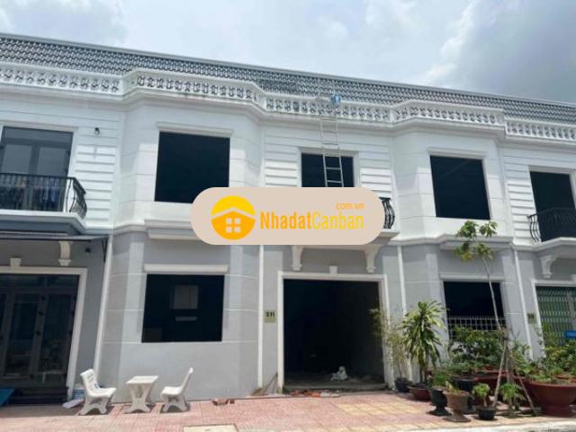 Nhà thô phố hoa lan 2 tỷ