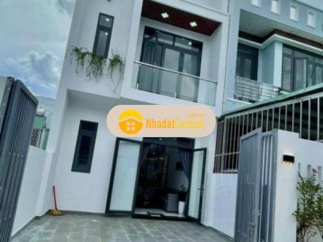 Nhà trệt lầu mới xây kiểu hiện đại sân xe hơi