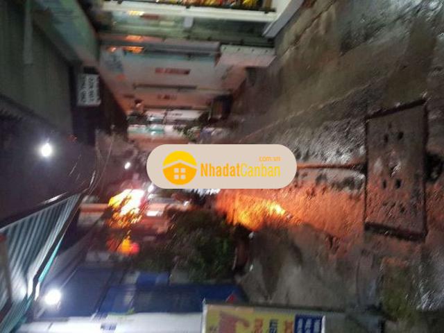 Nhà đúc 1 tấm 1 xẹc hương lộ 2 ngay ngã tư 4 xã