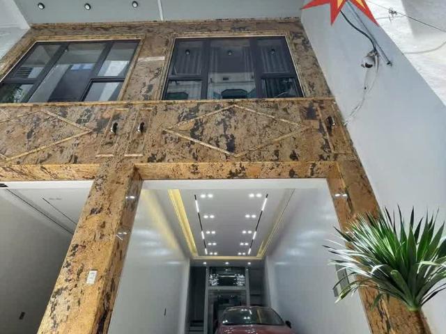Nhà Vip 6 Tầng Thang Máy Gara Ô Tô Tại Ngõ 560 Nguyễn Văn Cừ, Long Biên