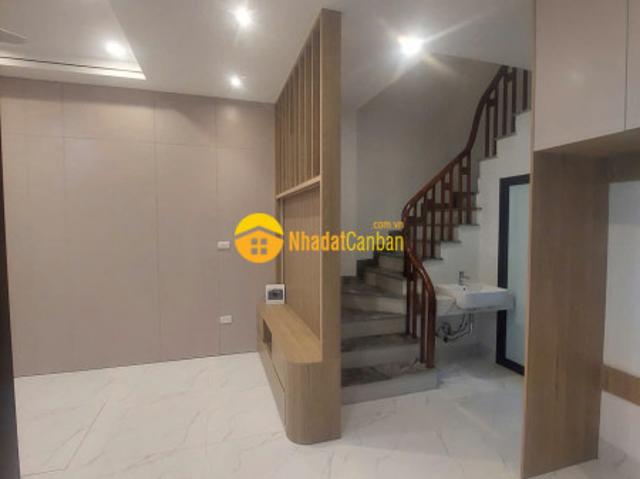 Nhà xây mới nội thất đẹp cạnh đường ô tô thạch cầu long biên dt 30m2. Giá 5.4 tỷ