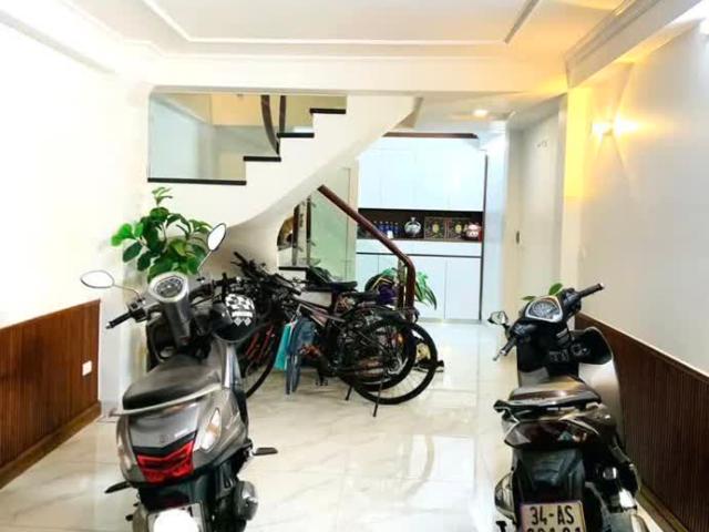 Nhà Yên Hoà 48M2 X 5 Tầng 13.5 Tỷ Ngõ To 3 Bánh Quay Đầu