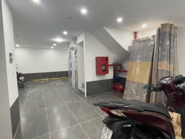 Nhà Yên Hòa 60M2 X 7T 14.9 Tỷ Oto Ngủ Trong Nhà Thang Máy Dòng Tiền Đỉnh