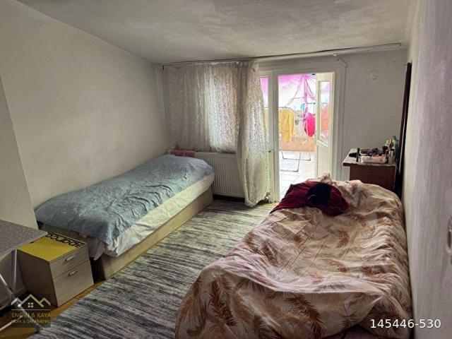 NİZAMİ BİNA ! NİNE HATUN MAH. 2+1 90m2 Temiz,Ferah, Çatı Katı, 16 Hisseli Satılık Daire