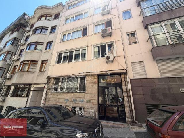 Nişantaşı Teşvikiye Hacı Emin Sokak'ta 2+1 Bahçe Katı