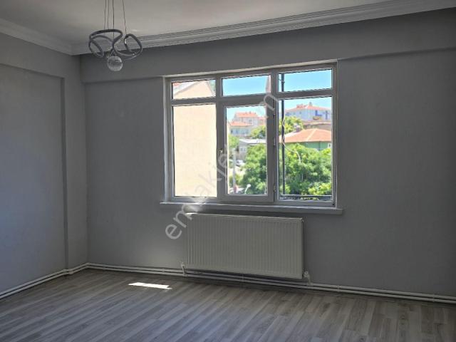 Niğde Bor Adana Caddesi Üzerinde 2+1 Satılık Klasik Daire