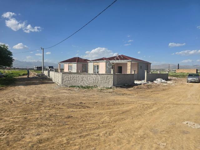 Niğde Bor Kemerhisar Da Satılık 2 Adet Villa