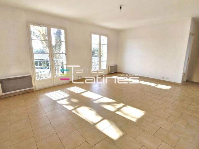 5 pièces, 97m² en location à Nimes 965 € par mois