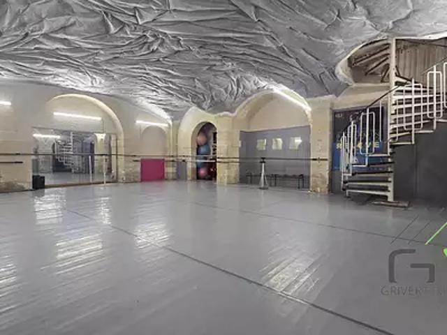 Nîmes 30000 Achat / Vente divers 8 pièces